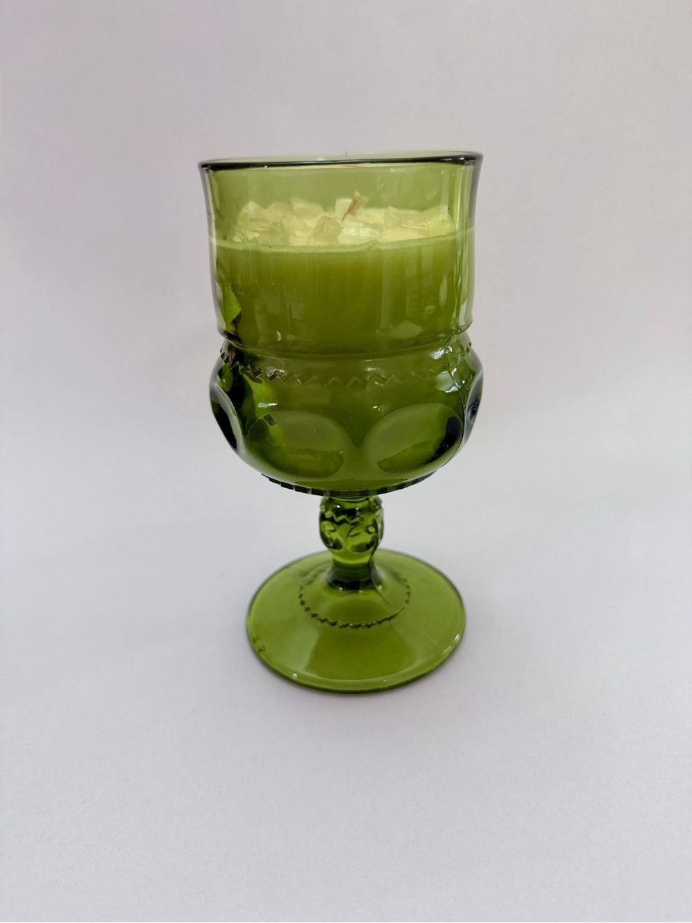 Green Vintage-Style Goblet Candle Holder - Elegant Home Dining Accent